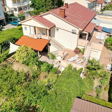 Close To Centre קרק